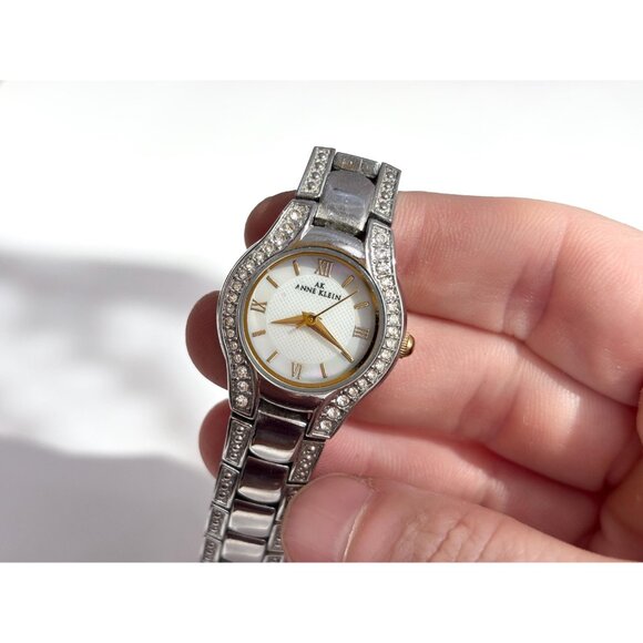 Dual Toned Anne Klein 1121E Round Ladies Vintage Wristwatch - 24mm - WORKS! - Picture 9 of 11